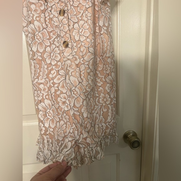 The Cove Sleeveless Floral & Lace Romper size S Peach/Cream color - Picture 3 of 8